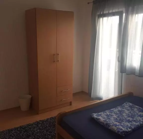 پانسیون Apartment And Rooms Barbaric