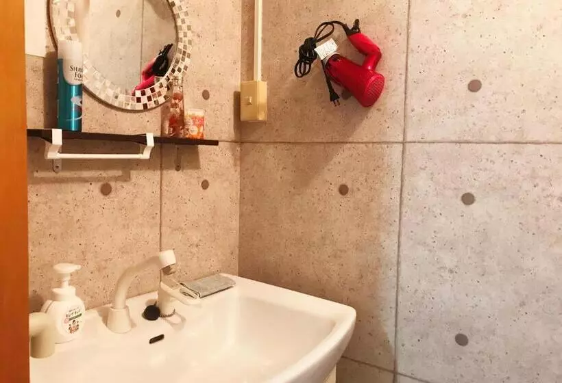 Majatalo Guest House Kutomare