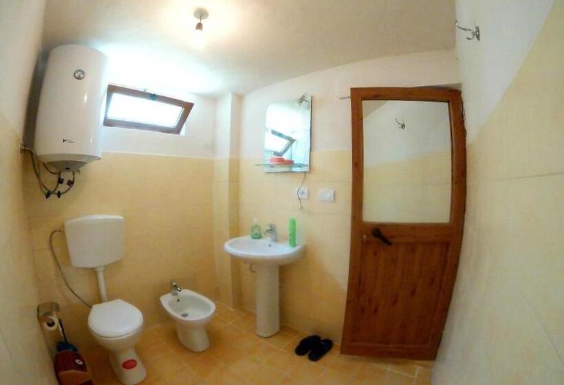 פנסיון Guesthouse Gjin Thana