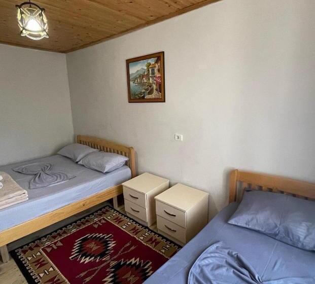 פנסיון Guesthouse Gjin Thana