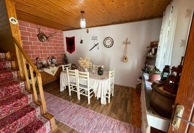 פנסיון Guesthouse Gjin Thana