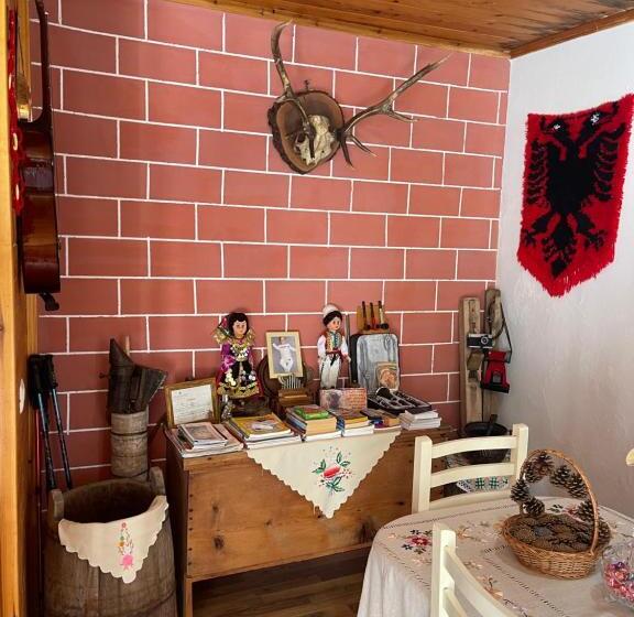 פנסיון Guesthouse Gjin Thana