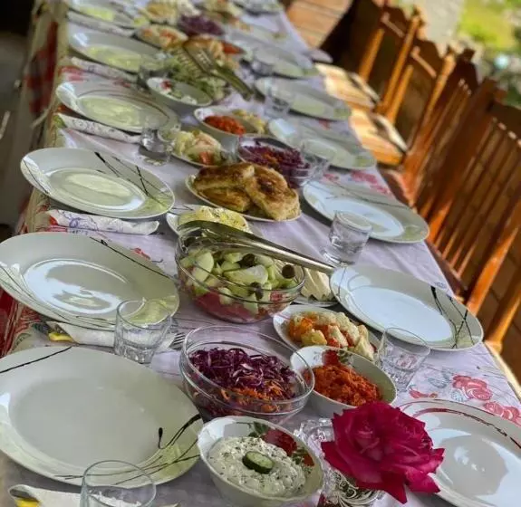 Majatalo Guesthouse Gjin Thana