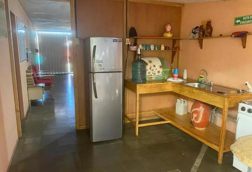 پانسیون Hostal Mariella