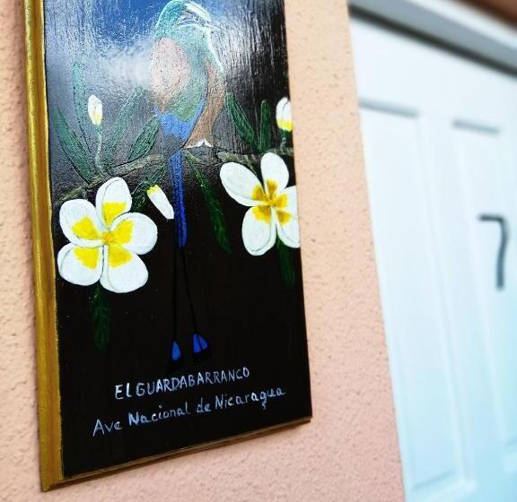 پانسیون Hostal Mariella