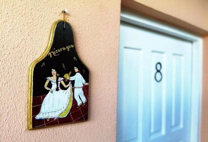 پانسیون Hostal Mariella