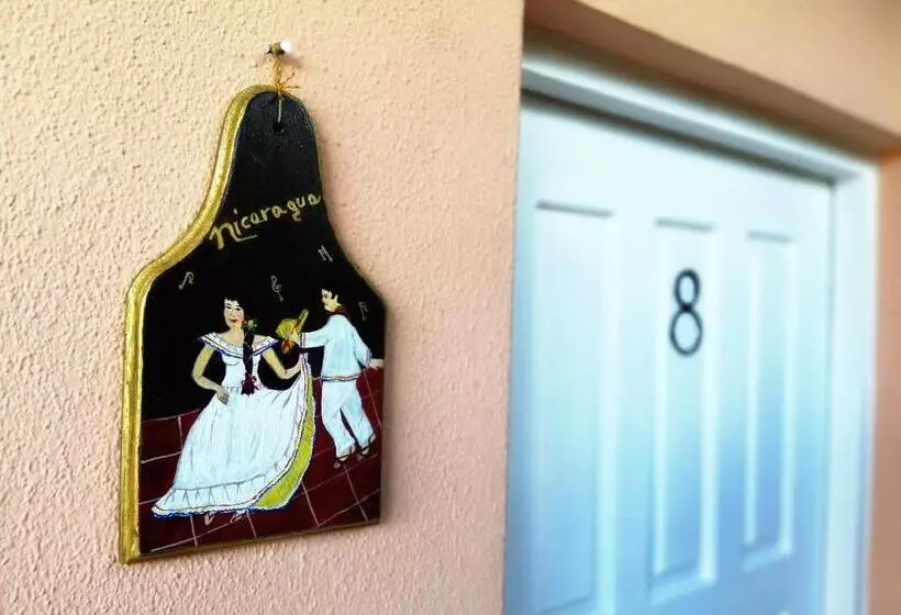 پانسیون Hostal Mariella