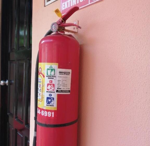 پانسیون Hostal Mariella