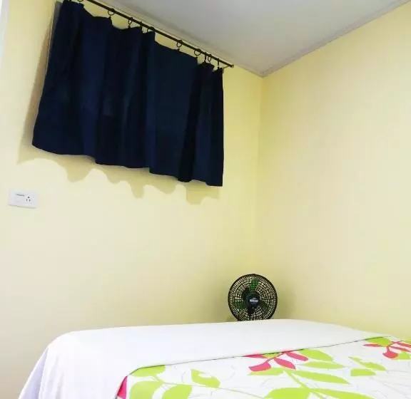 پانسیون Hostal Mariella