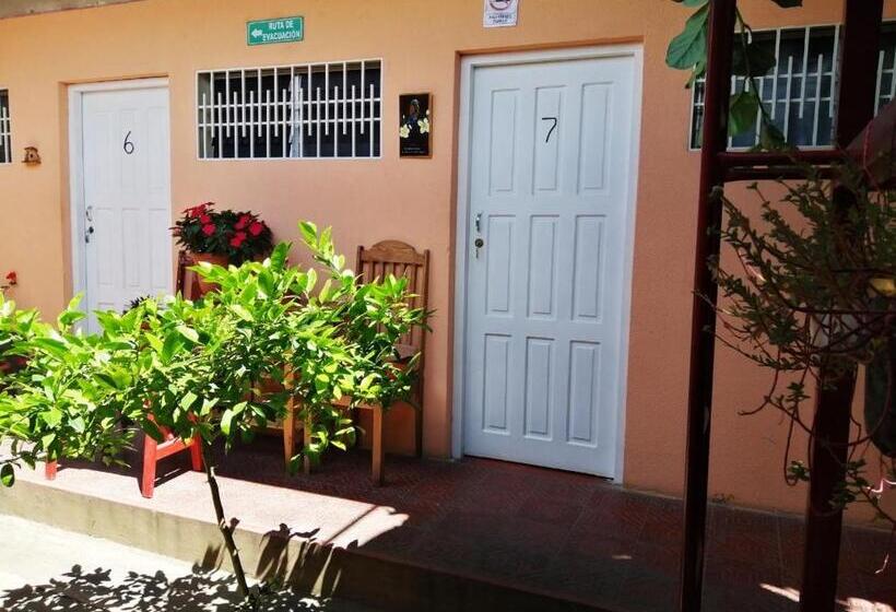 پانسیون Hostal Mariella