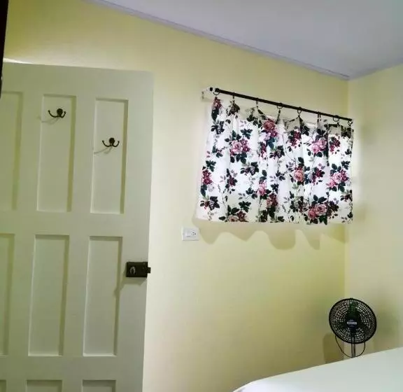 پانسیون Hostal Mariella