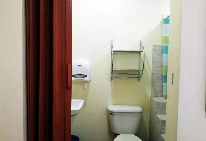 پانسیون Hostal Mariella