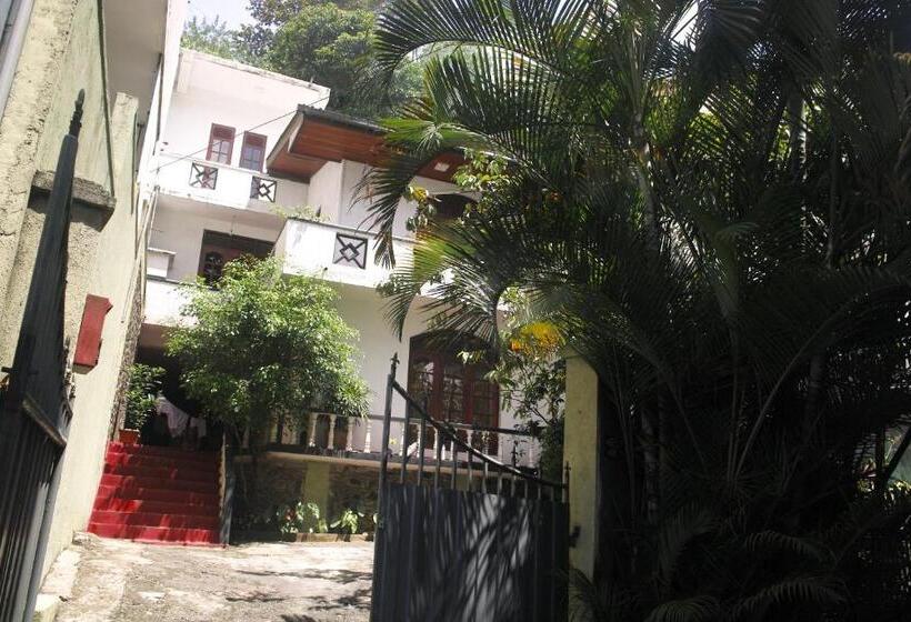 פנסיון Kandy Citylights Residence