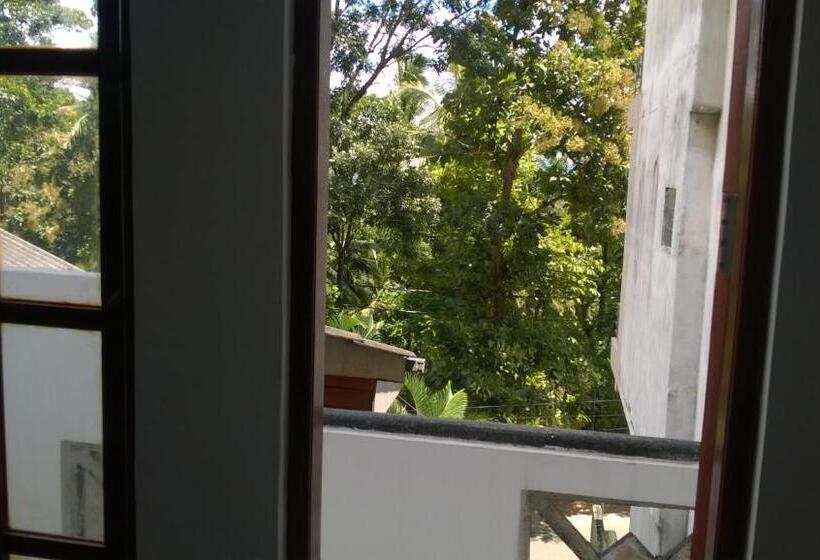 פנסיון Kandy Citylights Residence