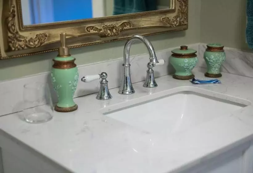 Aamiaismajoitus (B&B) Poppy Sister Inn