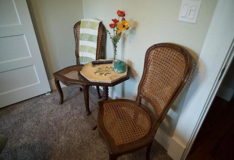 住宿加早餐  Poppy Sister Inn