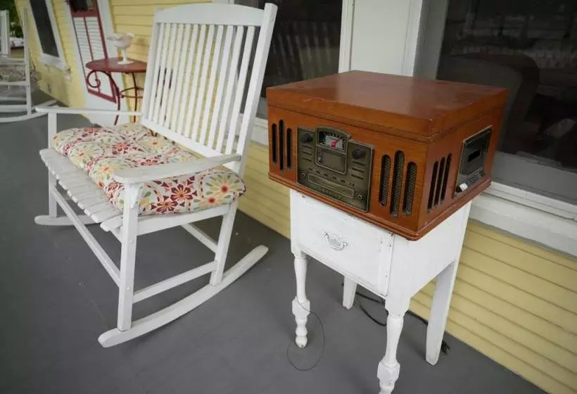 Aamiaismajoitus (B&B) Poppy Sister Inn