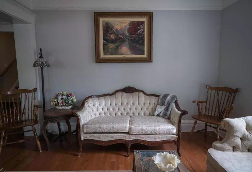 Aamiaismajoitus (B&B) Poppy Sister Inn