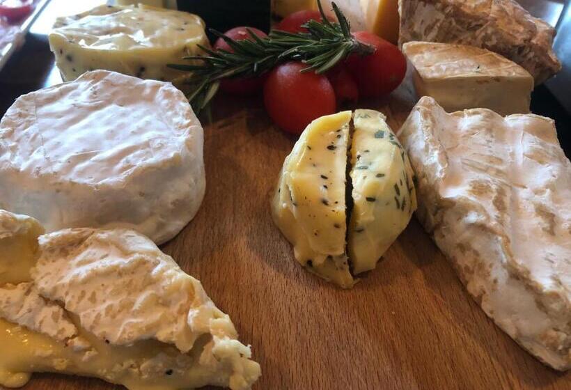 بنسيون Bluesky Arniston Guest House