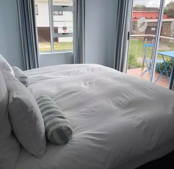 Majatalo Bluesky Arniston Guest House