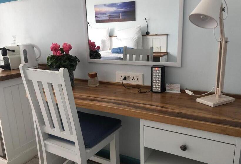 بنسيون Bluesky Arniston Guest House