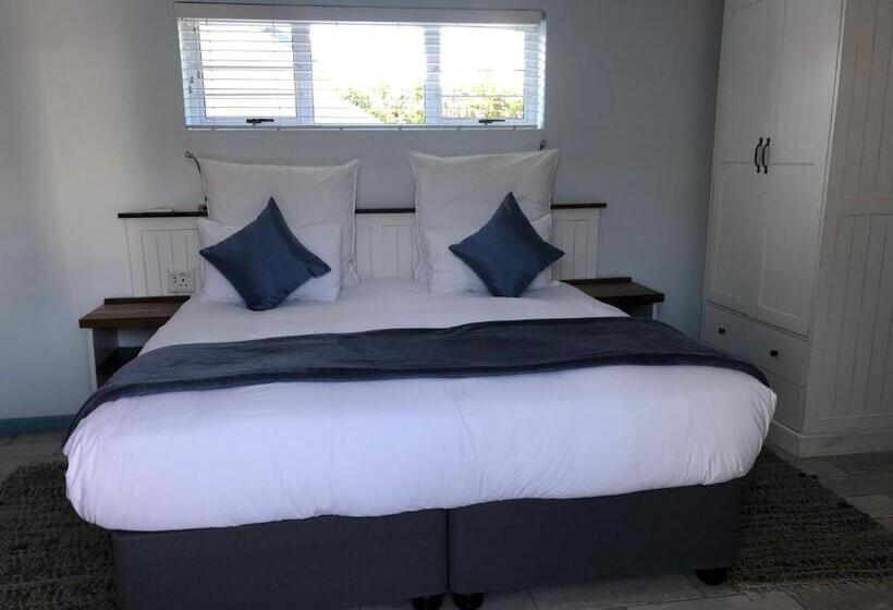 بنسيون Bluesky Arniston Guest House