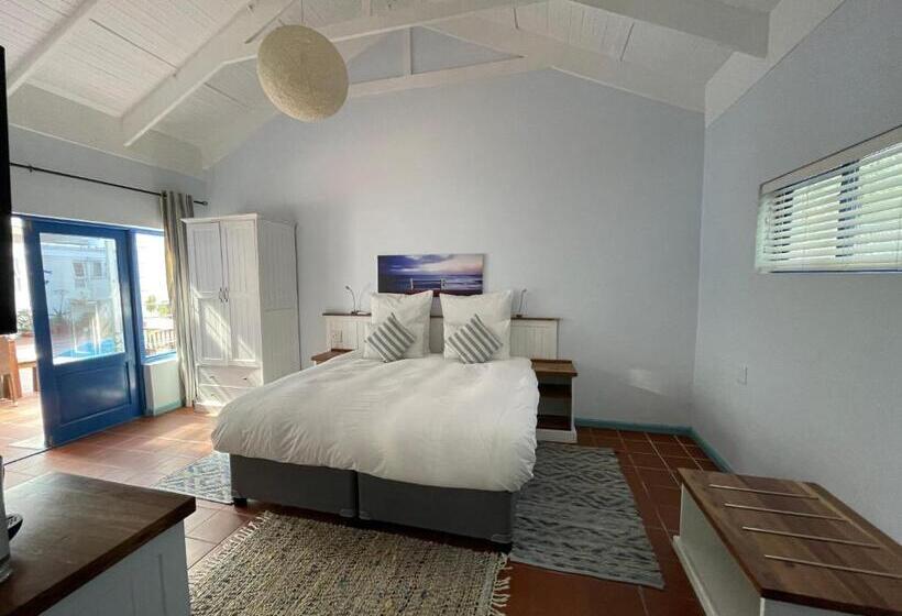 بنسيون Bluesky Arniston Guest House