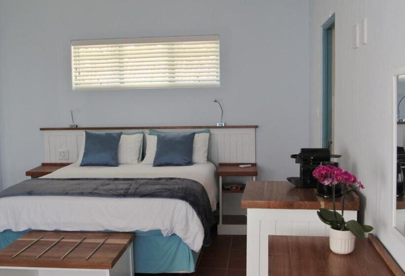 بنسيون Bluesky Arniston Guest House