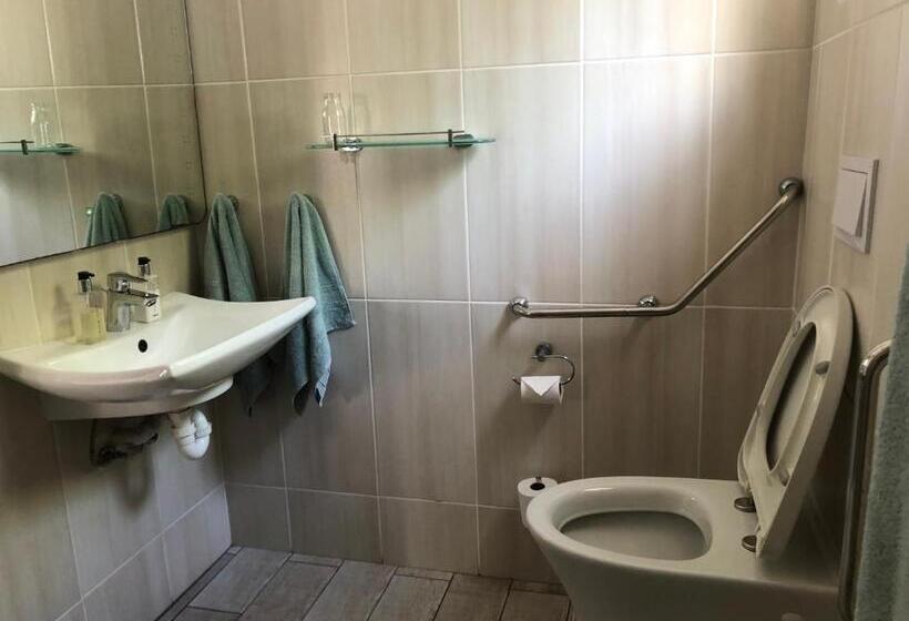 بنسيون Bluesky Arniston Guest House