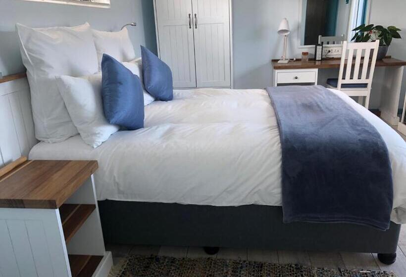 بنسيون Bluesky Arniston Guest House