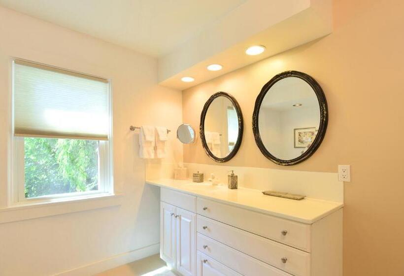 1795 Acorn Inn Bed And Breakfast