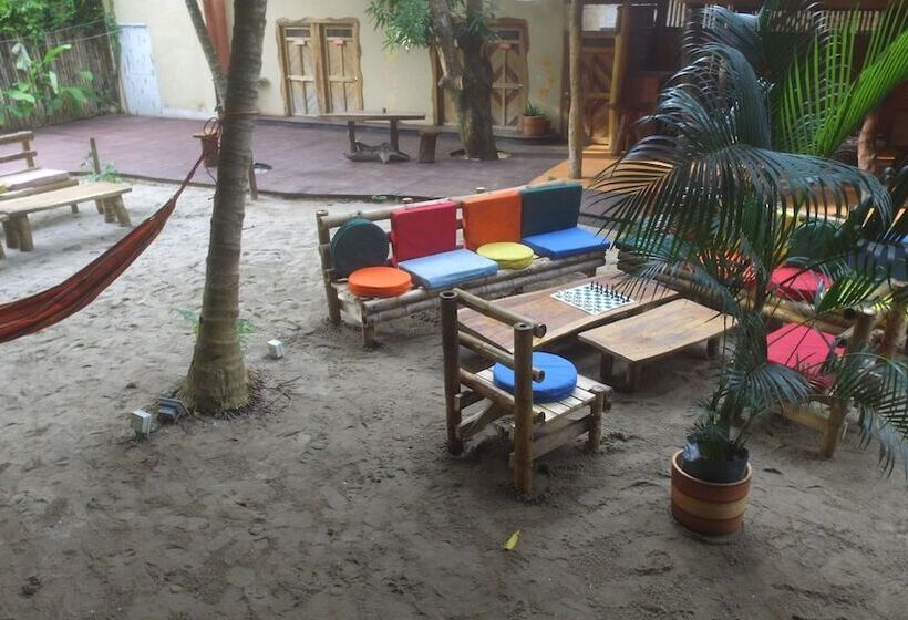 هاستل Kanta Sana