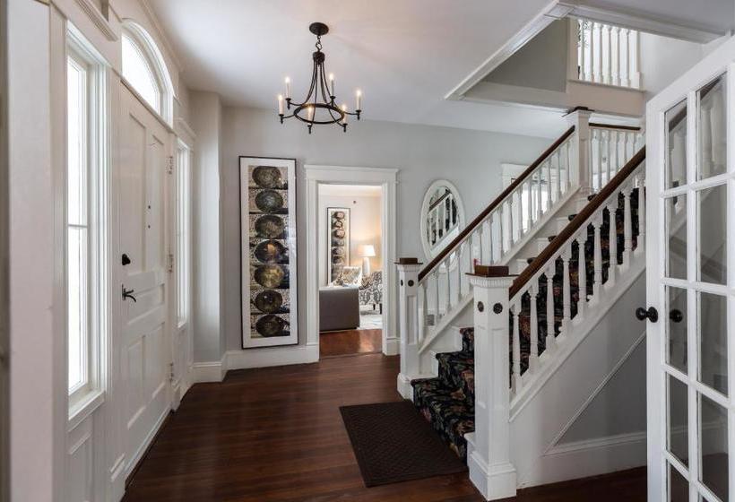 호스텔 The Marble West Inn