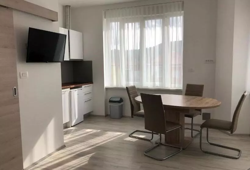 پانسیون Apartments & Rooms Nardin