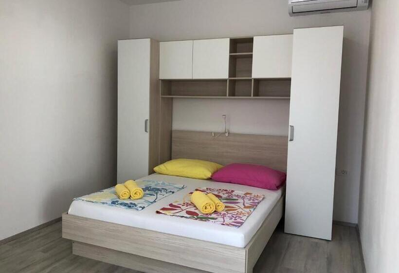 펜션 Apartments & Rooms Nardin