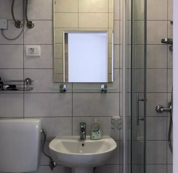 پانسیون Apartments & Rooms Nardin