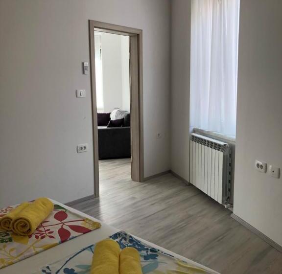 펜션 Apartments & Rooms Nardin