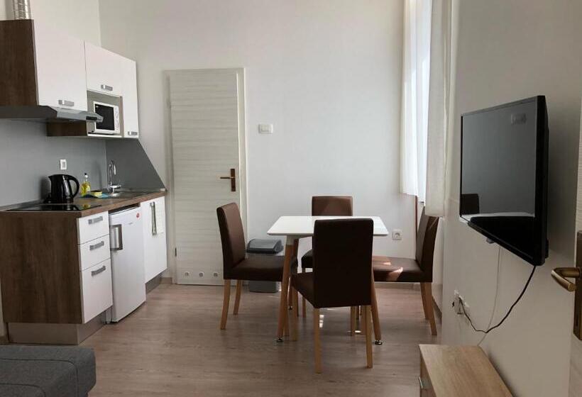 펜션 Apartments & Rooms Nardin