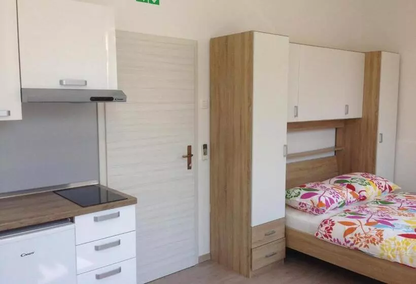 پانسیون Apartments & Rooms Nardin