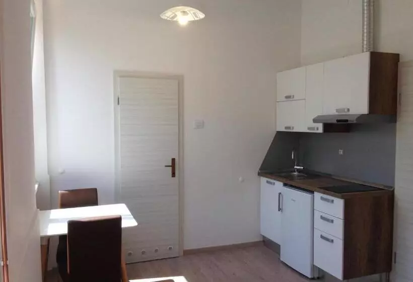 پانسیون Apartments & Rooms Nardin