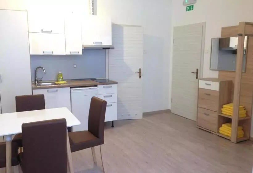 پانسیون Apartments & Rooms Nardin