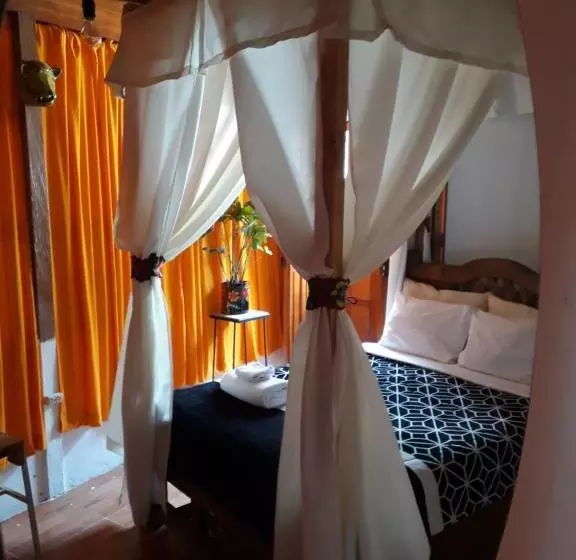 ペンション Corazón Corteza