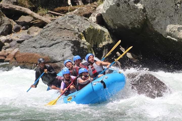 پانسیون Hostal Y Cabinas Anita And Rafting Tour!