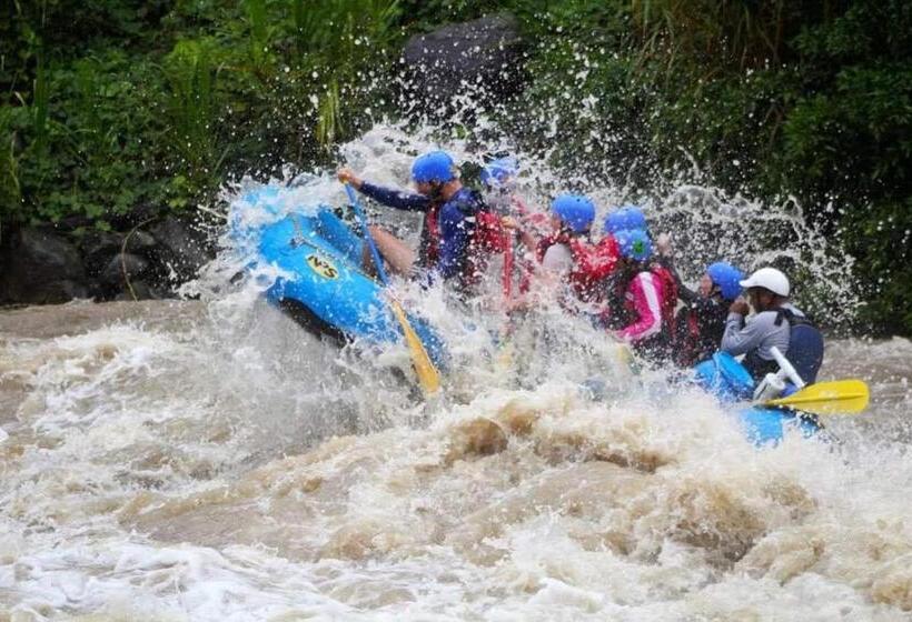 پانسیون Hostal Y Cabinas Anita And Rafting Tour!