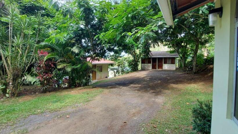 پانسیون Hostal Y Cabinas Anita And Rafting Tour!