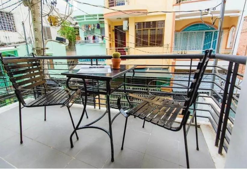 پانسیون Moka S House