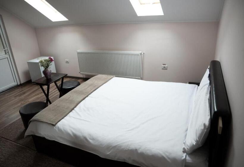 پانسیون Step Inn