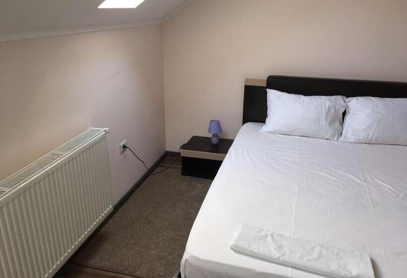 پانسیون Step Inn