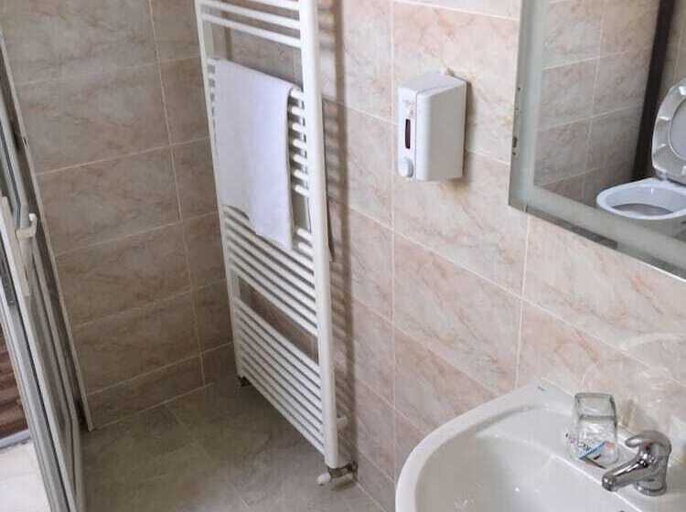 پانسیون Step Inn