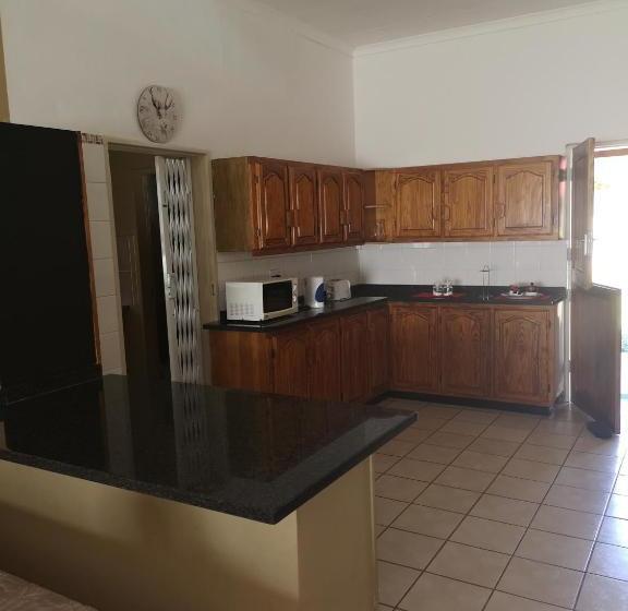 펜션 Africas Eden Too